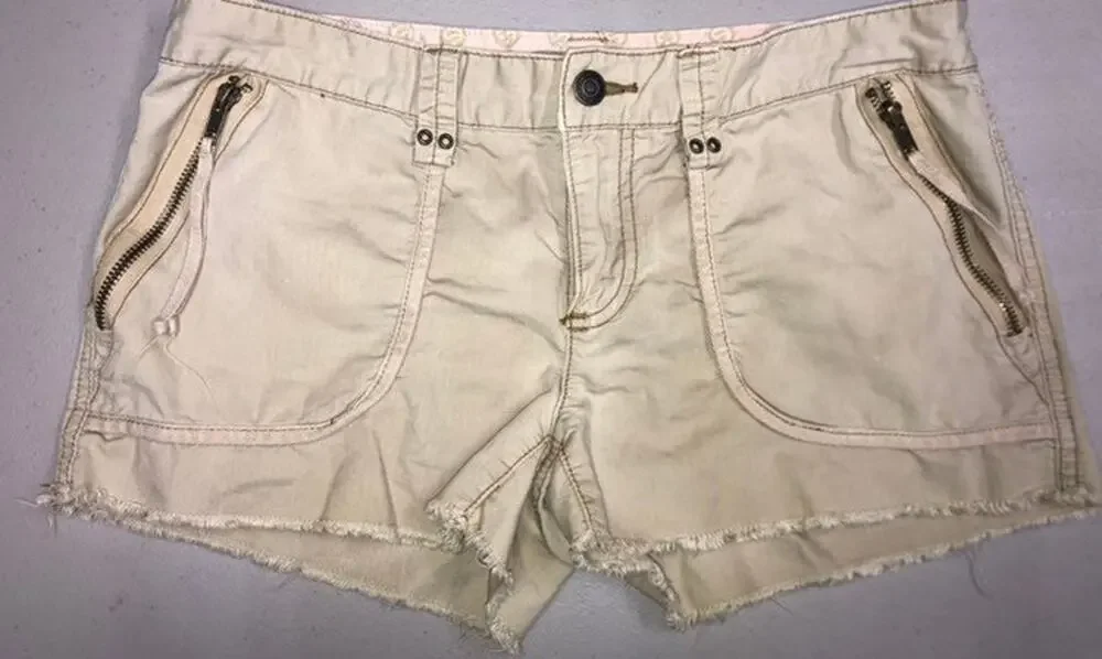 American Eagle Khaki Shorts womens 6